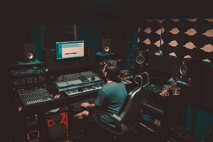 jesman-fabio-1zwJqd5cNys-unsplash 3 Tips untuk Pencipta Lagu dalam Memilih Music Publisher yang Tepat