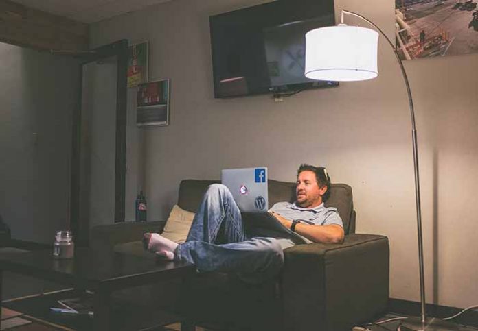 neonbrand-hKegPH8_4Rg-unsplash Law Firm Juga Ikut Menerapkan Work From Home Menghadapi Dinamika Virus Corona