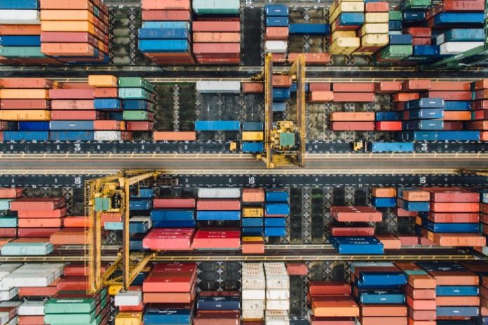 chuttersnap-kyCNGGKCvyw-unsplash Tindakan Pengamanan Perdagangan Terhadap Barang Impor