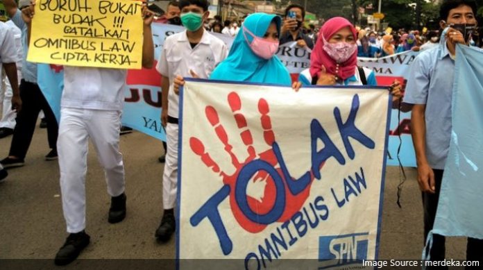 Menyoroti Isu Hubungan Hak Pekerja dan Perusahaan Dalam UU Cipta Kerja