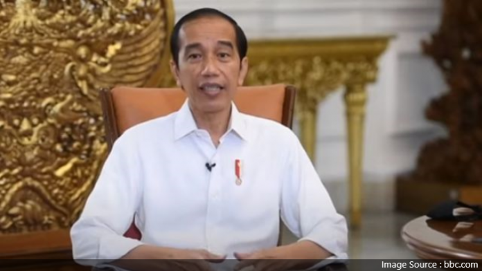 Presiden Jokowi Vaksin COVID-19 Untuk Rakyat Indonesia Gratis! Presiden Jokowi Vaksin COVID-19 Untuk Rakyat Indonesia Gratis!