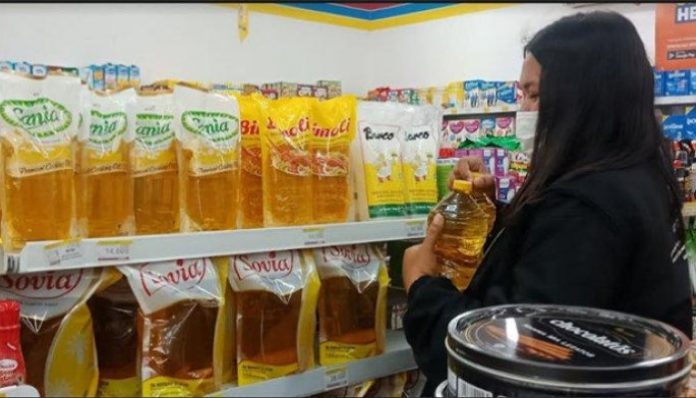 Kemendag Sebut Masyarakat “Timbun” Minyak Goreng Akibat Panic Buying Kemendag Sebut Masyarakat “Timbun” Minyak Goreng Akibat Panic Buying