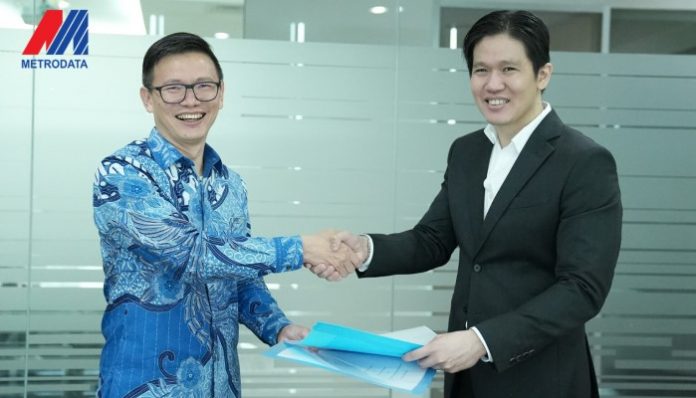 Manuver Metrodata Electronic dengan CacaFly dan Gojek Manuver Metrodata Electronic dengan CacaFly dan Gojek