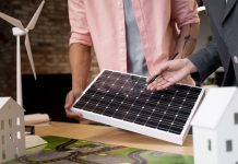 Berlomba Beralih ke EBT, Ini Dia Tips dan Keuntungan Perusahaan Melakukan Transisi Energi Berlomba Beralih ke EBT, Ini Dia Tips dan Keuntungan Perusahaan Melakukan Transisi Energi