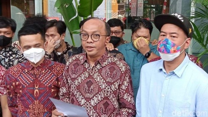 Sidang Gugatan Merek Open Mic Dinilai Berpotensi Verstek, Apa Itu