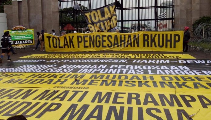 Ketua Komisi III Sarankan Pihak Yang Menolak RKUHP Untuk Ajukan Judicial Review ke MK, Ini Caranya!