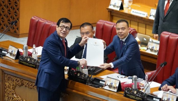 Meskipun Telah Disahkan, Benarkah RKUHP Baru Mulai Berlaku 3 Tahun Lagi Meskipun Telah Disahkan, Benarkah RKUHP Baru Mulai Berlaku 3 Tahun Lagi?