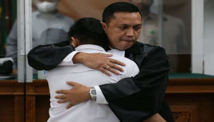 Membuat Gaduh Dalam Persidangan Ini Hukumannya Membuat Gaduh Dalam Persidangan? Ini Hukumannya!
