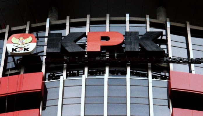 sumber_Aktual Istri dan Anak Lukas Enembe Gunakan 'Hak Tolak' di KPK, Apa Itu?