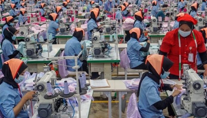 Produsen Sepatu Nike Tawarkan Pengunduran Diri Sukarela kepada Karyawan, Bedakah dengan PHK?