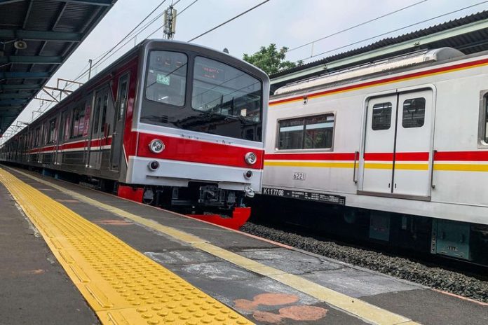 Beda Luhut dan Erick Thohir, Sikapi Impor KRL Bekas Beda Luhut dan Erick Thohir, Sikapi Impor KRL Bekas