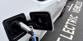 OJK: Tarif Premi Asuransi Mobil Listrik Boleh Lebih Rendah
