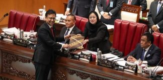UU Kesehatan Disahkan, Nakes Akan Gugat ke MK? 