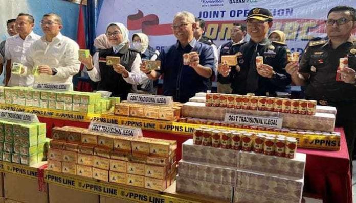 BPOM Gagalkan Ekspor Obat Tradisional Ilegal senilai Rp4,1 Miliar BPOM Gagalkan Ekspor Obat Tradisional Ilegal senilai Rp4,1 Miliar