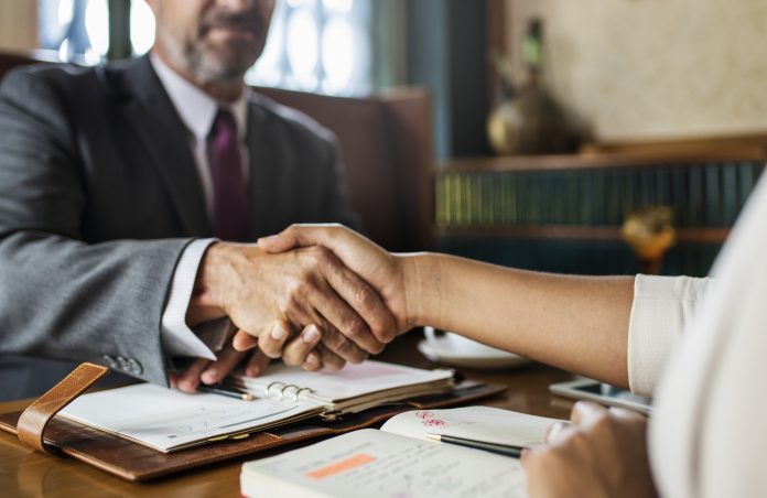 Membela Klien dengan Itikad Baik: Hak Advokat yang Dijamin Hukum