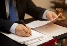 Memahami Legalitas dan Kewajiban Perusahaan Induk (Holding Company)