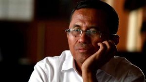 Dahlan Iskan Jadi Tersangka, Usai Gugat Jawa Pos Rp54,5 Miliar Lewat PKPU Dahlan Iskan ditetapkan sebagai tersangka atas dugaan pemalsuan surat dan penggelapan jabatan, tak lama setelah ia menggugat Jawa Pos melalui permohonan PKPU karena dividen yang belum dibayarkan. Ia menduga kasus ini terkait konflik lama soal kepemilikan saham Tabloid Nyata, bukan murni perkara pidana. Apakah ini penegakan hukum yang sah, atau bentuk tekanan balik atas gugatan PKPU? Jika dividen sudah ditetapkan lewat RUPS, mengapa tidak dibayar?