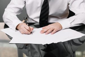 Masih Banyak Perusahaan Kena Denda dari KPPU karena Terlambat Notifikasi Merger dan Akuisisi, Bagaimana Antisipasinya?