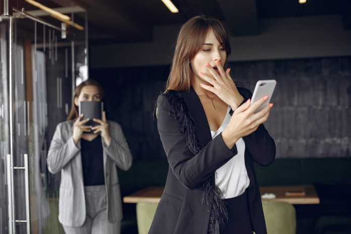 Brand Anda Diviralkan Negatif Oleh Konsumen? Ini Panduan Langkah Hukum dan Mitigasinya Brand Anda Diviralkan Negatif Oleh Konsumen? Ini Panduan Langkah Hukum dan Mitigasinya