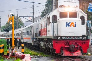 Ketika Rel Cepat Menabrak Nalar: Siapa yang Menuntun KAI ke Jalur Buntu?