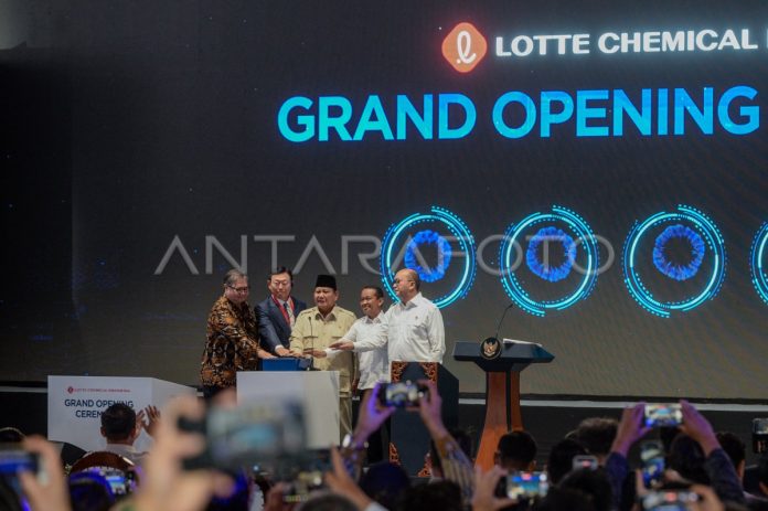 Prabowo & Bahlil Resmikan Pabrik Lotte Chemical: Transformasi Investasi Asing di Indonesia Prabowo & Bahlil Resmikan Pabrik Lotte Chemical: Transformasi Investasi Asing di Indonesia