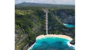 Proyek Lift Kaca Nusa Penida Disetop: Pelajaran Pahit untuk Investor di Bali