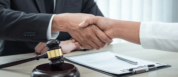Legalisasi, Waarmerking, dan Legalisir Notaris: Sama-Sama “Cap Notaris”, Tapi Akibat Hukumnya Berbeda Legalisasi, Waarmerking, dan Legalisir Notaris: Sama-Sama “Cap Notaris”, Tapi Akibat Hukumnya Berbeda