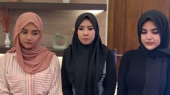 Lirik Lagu “Gapapa” Diubah Vulgar, Tuai Sanksi dan Pelanggaran Hak Moral Lirik Lagu “Gapapa” Diubah Vulgar, Tuai Sanksi dan Pelanggaran Hak Moral