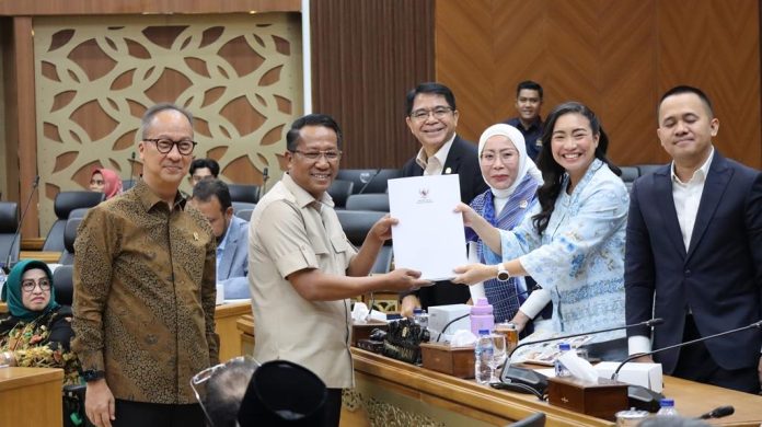 DPR Perkuat Aturan Desain Industri untuk Lindungi Inovasi Bisnis DPR Perkuat Aturan Desain Industri untuk Lindungi Inovasi Bisnis