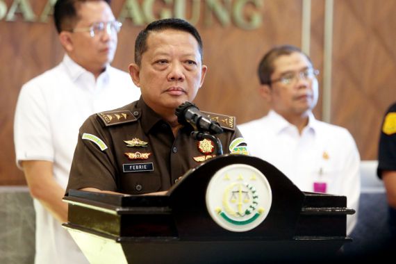 TPPU Tak Harus Menunggu Putusan Pidana Asal: Membaca Perdebatan Hukum dalam Kasus Febrie Adriansyah TPPU Tak Harus Menunggu Putusan Pidana Asal: Membaca Perdebatan Hukum dalam Kasus Febrie Adriansyah