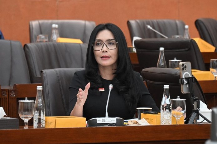Rieke Lantang Bersuara Untuk Pensiunan Jiwasraya: Ini Iuran Pekerja, Bukan Uang Perusahaan! Rieke Lantang Bersuara Untuk Pensiunan Jiwasraya: Ini Iuran Pekerja, Bukan Uang Perusahaan!