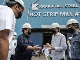 Sembilan karyawan Krakatau Steel digugat PHK setelah menolak program Golden Shake Hand dan menjalani skorsing selama delapan bulan.