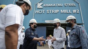 Sembilan karyawan Krakatau Steel digugat PHK setelah menolak program Golden Shake Hand dan menjalani skorsing selama delapan bulan.