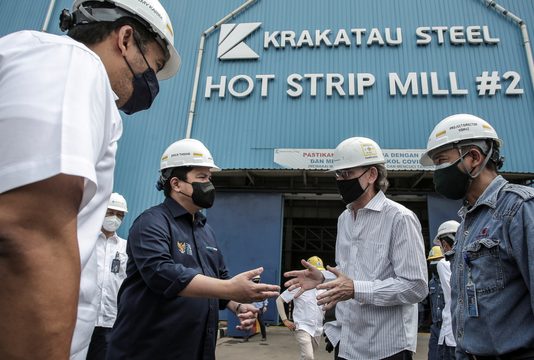 9 Karyawan Krakatau Steel Tolak Pensiun Dini, Apakah Perusahaan Tetap Bisa PHK? Sembilan karyawan Krakatau Steel digugat PHK setelah menolak program Golden Shake Hand dan menjalani skorsing selama delapan bulan.